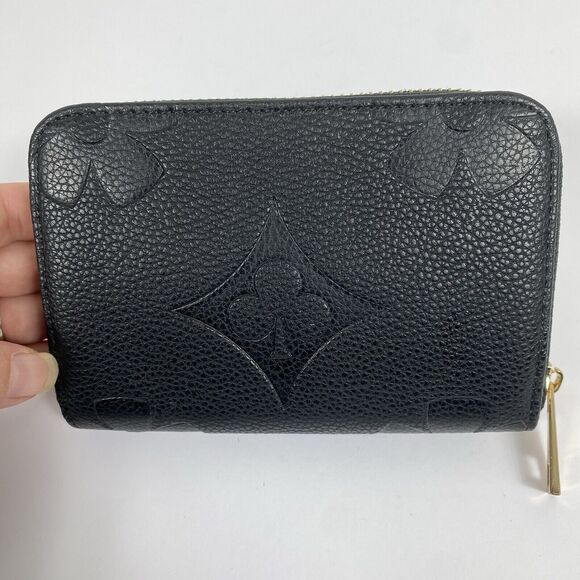⭐️ Women’s Fashion Wallet Black Four Clover Embossed 6” Wallet Gold Zip NEW - Picture 1 of 9